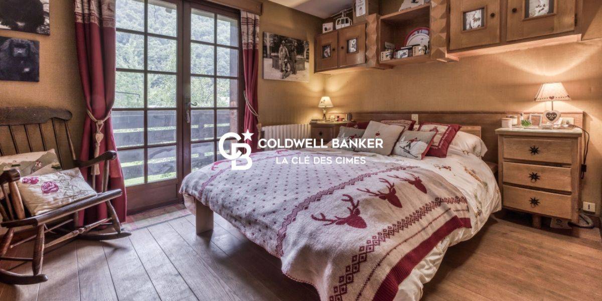 Chalet construit sur 3 niveaux en bon état