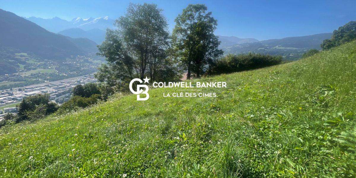 Terrain avec vue dégagée et libre de constructeur