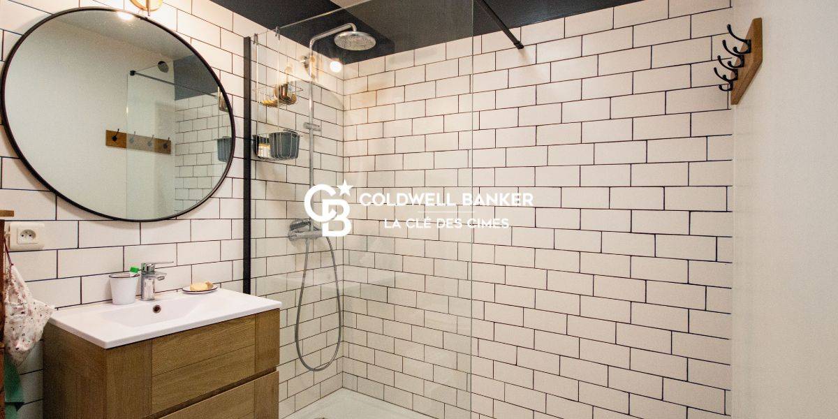 Appartement à vendre 3 pièces avec 2 chambres, en rez de jardin situé aux Houches 74310