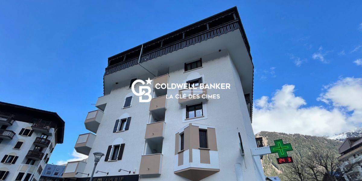 Appartement en dernier étage avec vue dégagée proche des commodités