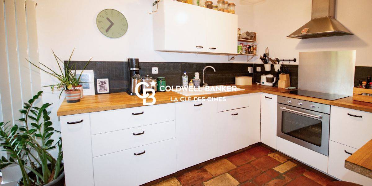 Appartement à vendre 3 pièces avec 2 chambres, en rez de jardin situé aux Houches 74310