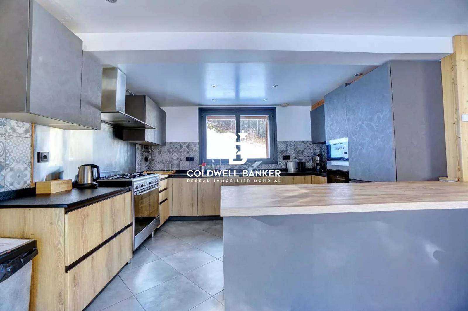 Ensemble immobilier composé de 2 chalets et mazot avec vue montagnes à vendre aux Houches - 74310