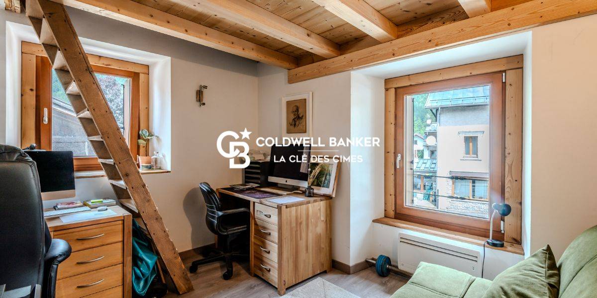 Chambre avec bureau et mezzanine