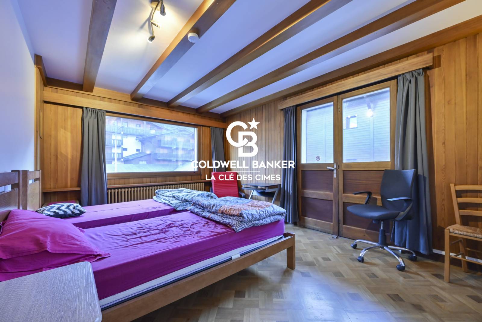 A vendre chalet 16 pièces - Les Houches 74310 - 2 boutiques - 3 garages - 322.m² (508m² total)