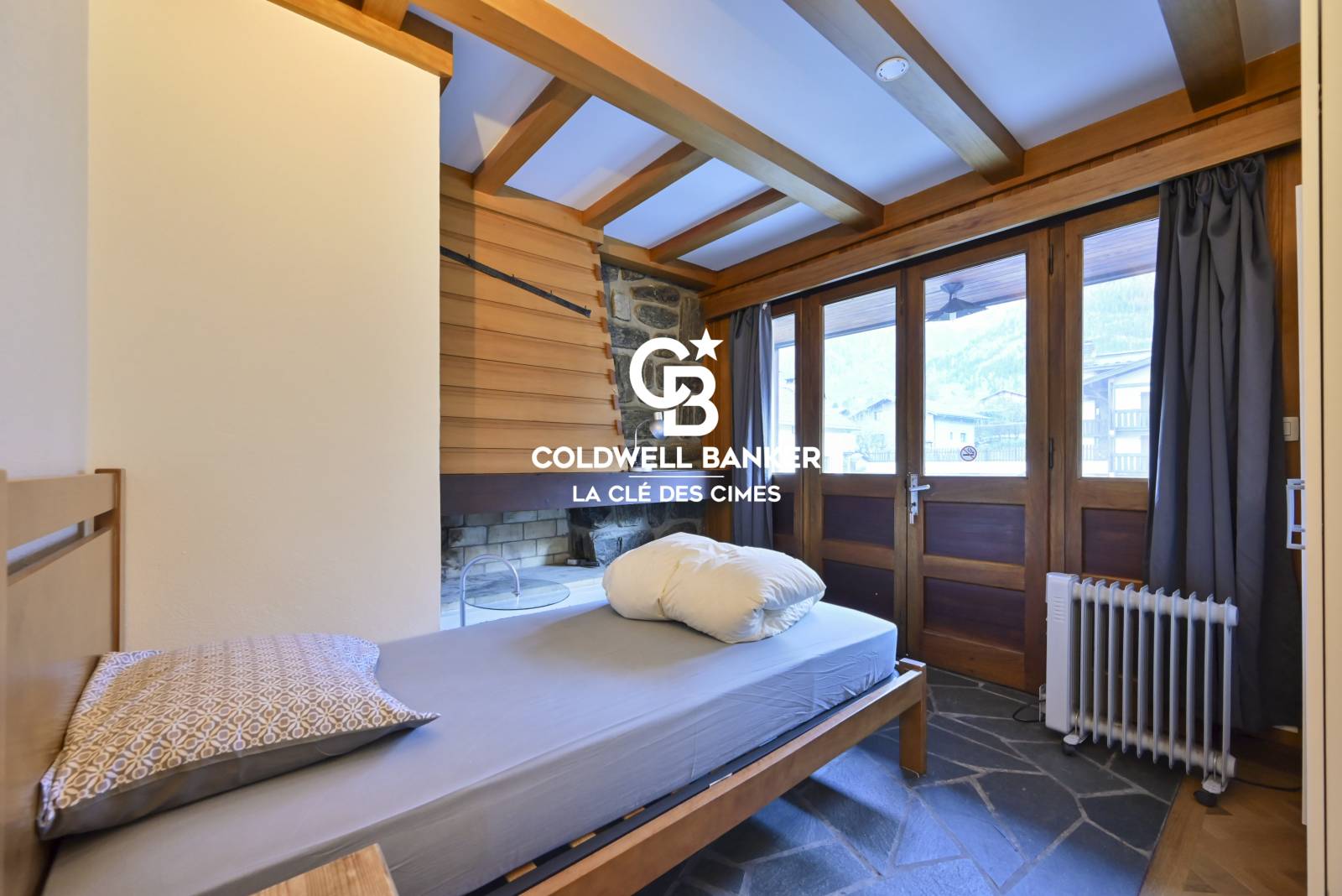 A vendre chalet 16 pièces - Les Houches 74310 - 2 boutiques - 3 garages - 322.m² (508m² total)