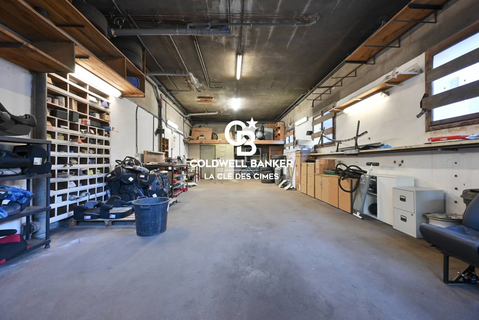 A vendre chalet 16 pièces - Les Houches 74310 - 2 boutiques - 3 garages - 322.m² (508m² total)