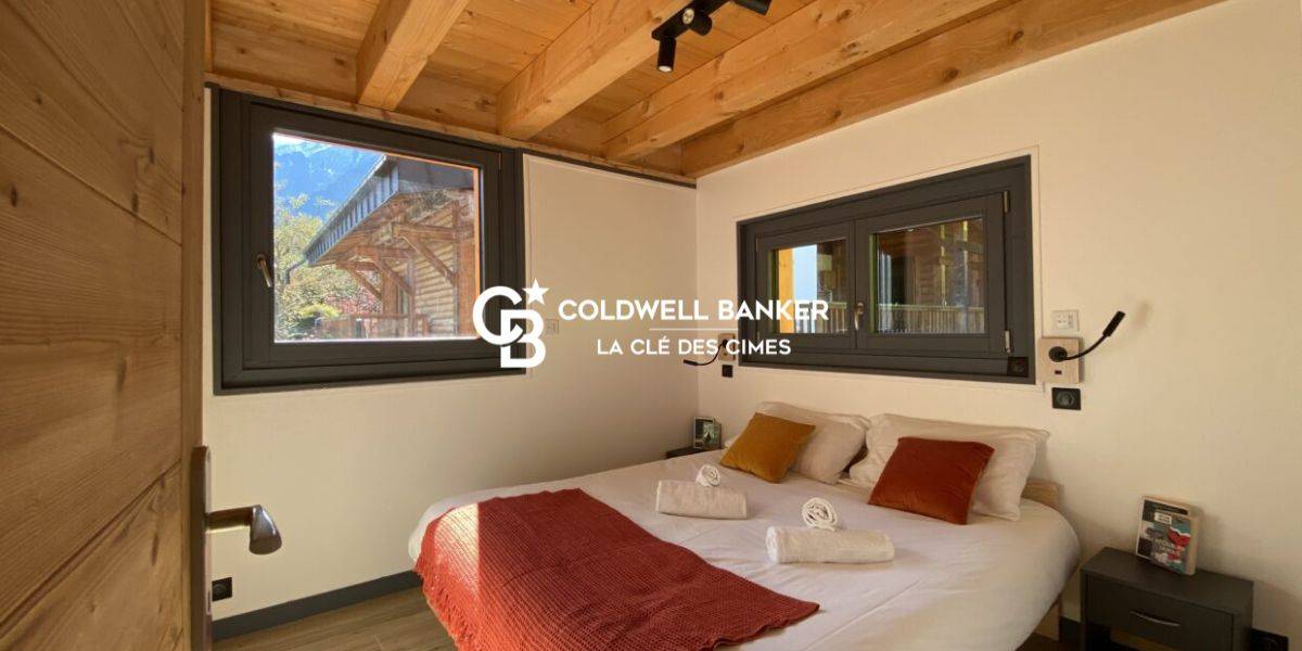 Ensemble immobilier à acheter sur les hauteurs des Houches offrant une vue et une luminosité exceptionnelle, composé de 2 chalets et un mazot