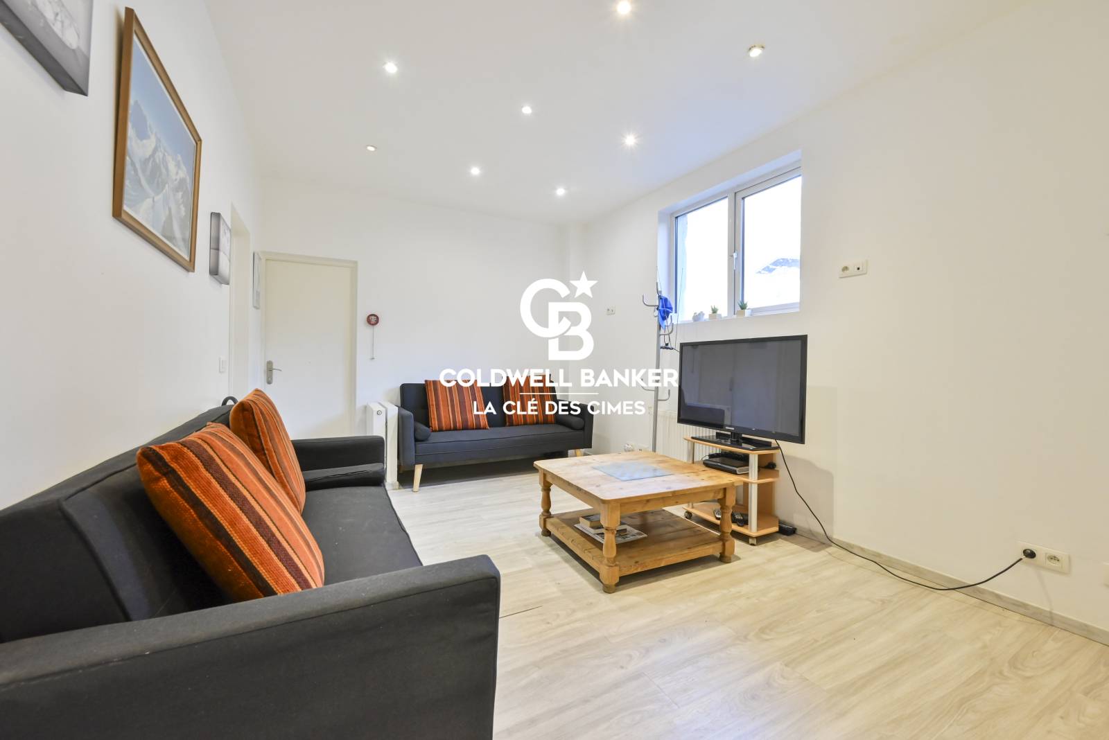 Chalet 16 pièces - 2 boutiques - 3 garages - 322.m² (508m² total) - Les Houches 74310