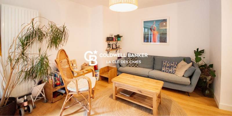 Appartement à vendre 3 pièces avec 2 chambres, en rez de jardin situé aux Houches 74310