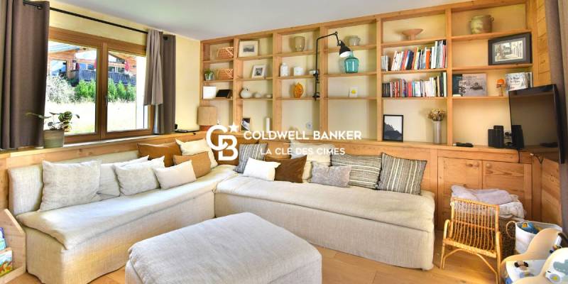 Belle pièce de vie avec rangements