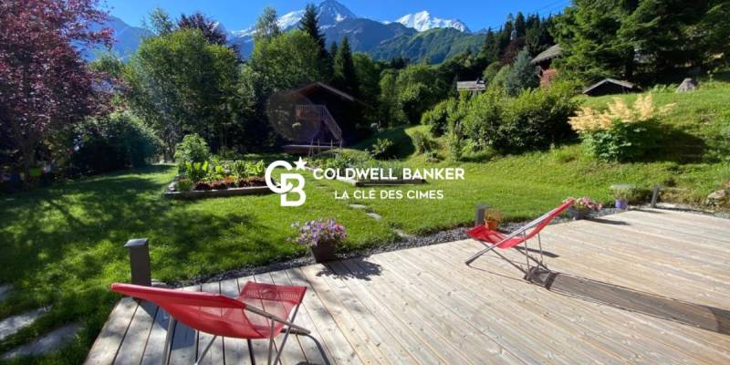 Ensemble immobilier à acheter sur les hauteurs des Houches offrant une vue et une luminosité exceptionnelle, composé de 2 chalets et un mazot