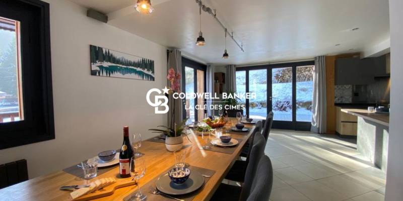 Ensemble immobilier à acheter sur les hauteurs des Houches offrant une vue et une luminosité exceptionnelle, composé de 2 chalets et un mazot