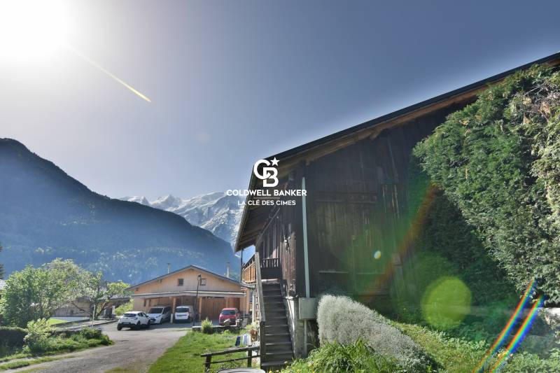 A vendre appartement de type grange à Servoz 74310 d'une grande surface à rénover, dans une petite copropriété