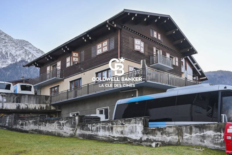 A vendre chalet 16 pièces - Les Houches 74310 - 2 boutiques - 3 garages - 322.m² (508m² total)
