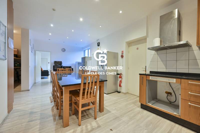 A vendre chalet 16 pièces - Les Houches 74310 - 2 boutiques - 3 garages - 322.m² (508m² total)